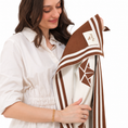 Load image into Gallery viewer, Pythal Sailor's comfy Blanket - model
