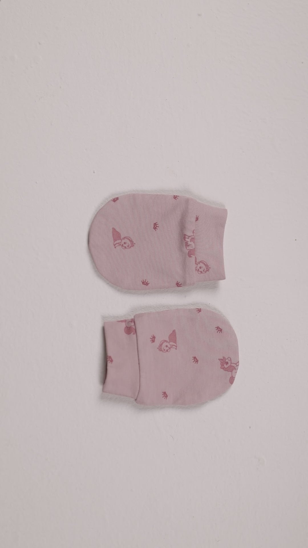 Pythal Blush Wave Mittens and Socks - v27